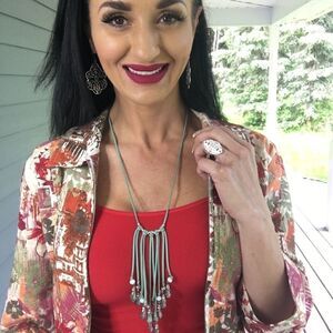 Green bead fashion necklace 